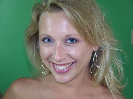 Topless models: photo of American Topless model Buffy from Charleston, USA