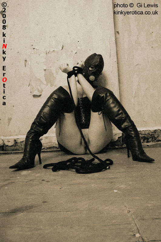 Bondage models: photo of English (UK) Bondage model HoneyB from , UK (England)