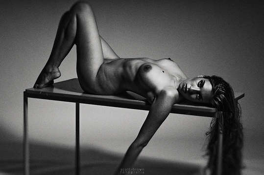 Nude models: photo of Scottish (UK) Nude model Carmin Conner from , UK (Scotland)