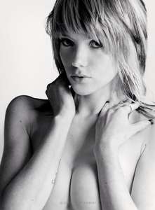 Click here for model's portfolio and rates